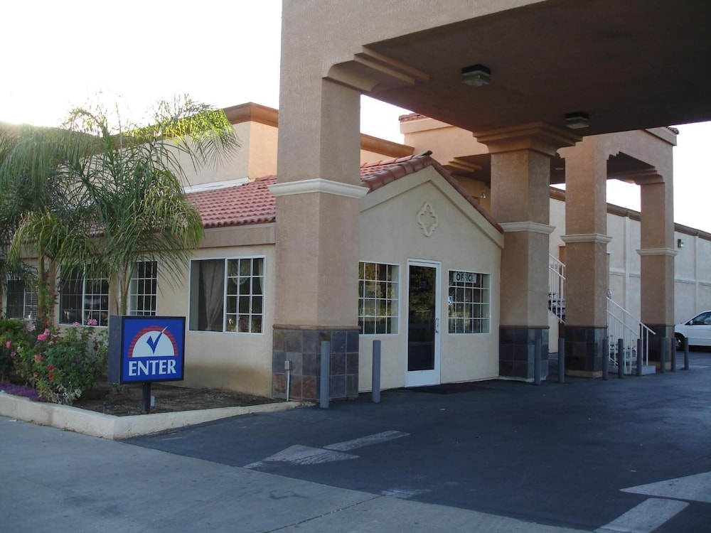 Dream Inn Fresno 40/50