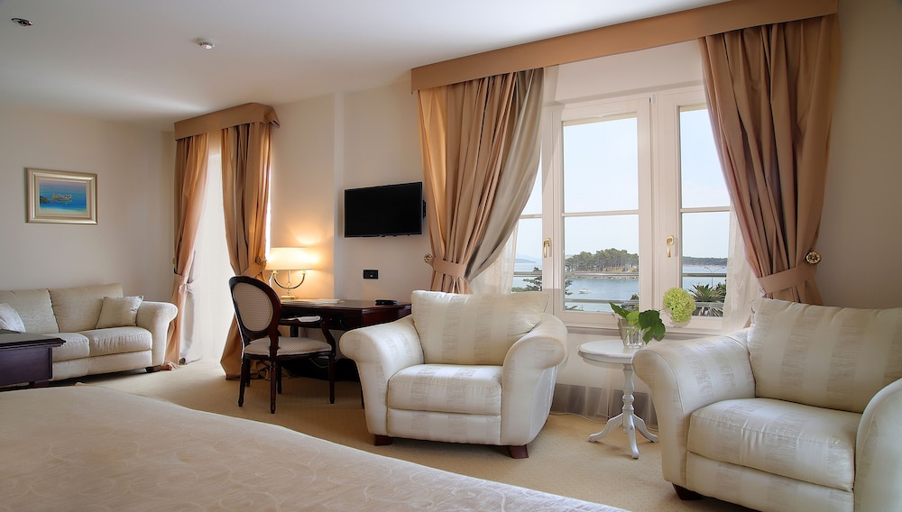 Arbiana Heritage Hotel 50/78