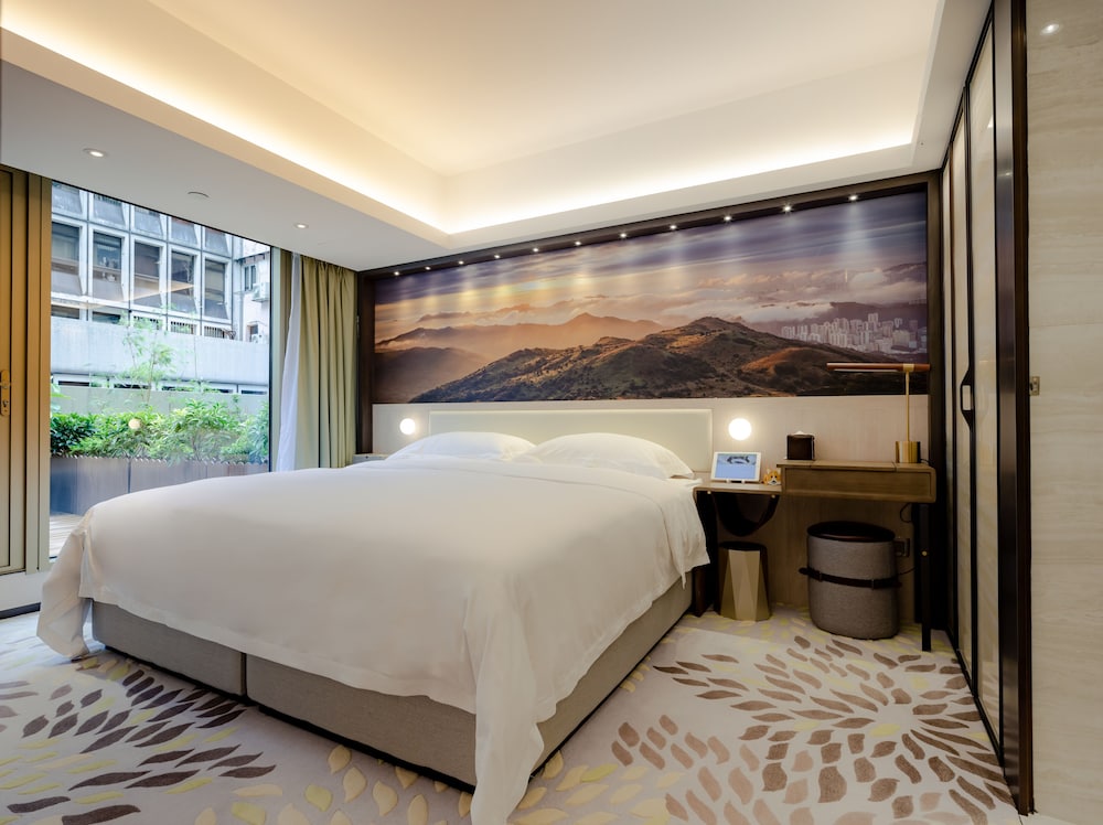 Oasis, Suite, King Bed