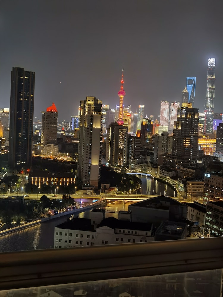 River House Near Peoples Square And The Bund 45/50
