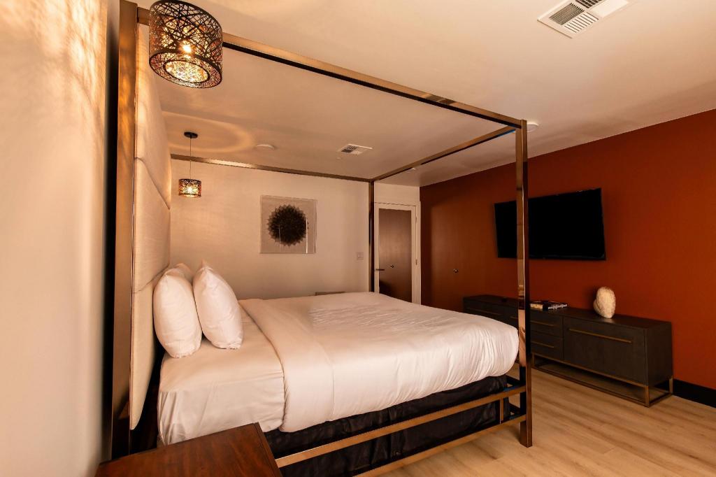 2 Bedrooms, Penthouse Suite, 2 King Beds