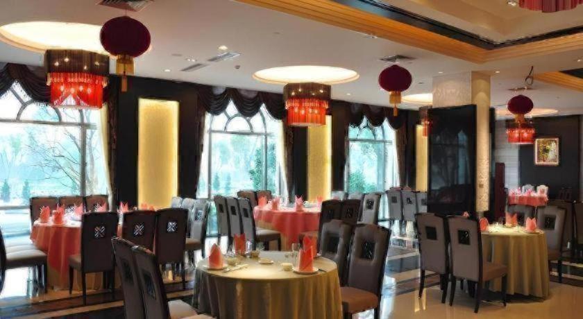 Country Garden Phoenix Hotel Yunfu 25/35