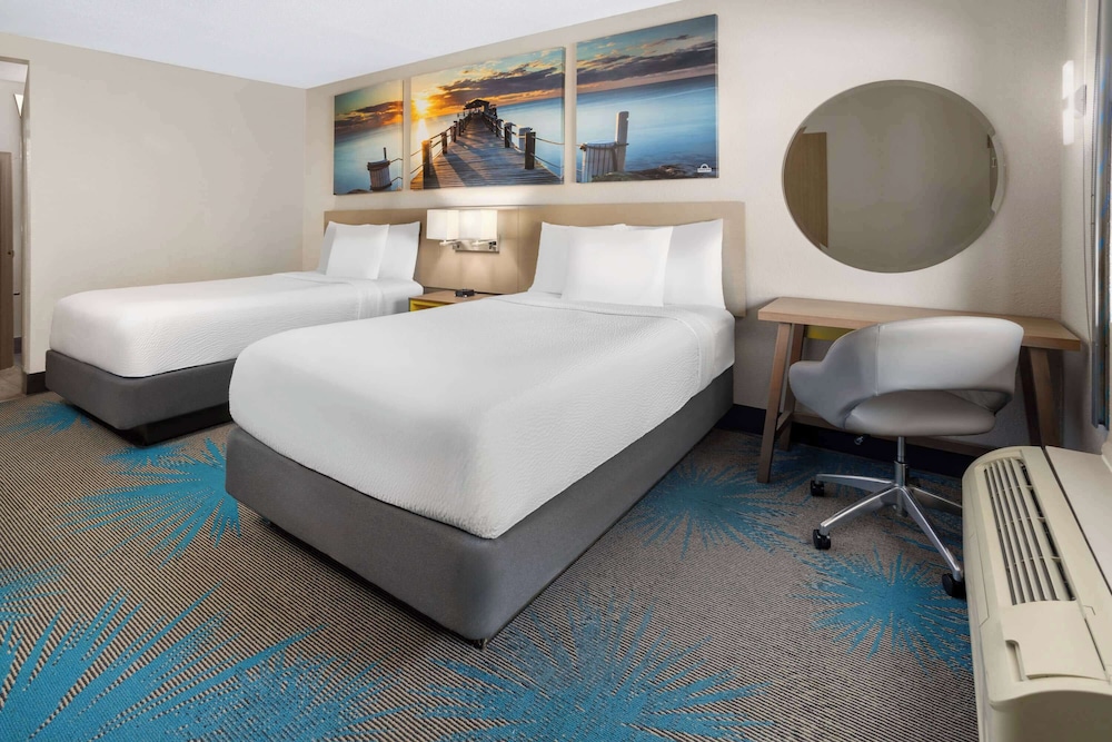 غرفة بسريرين مزدوجين للمدخنين، Days Inn By Wyndham Acworth 3/8