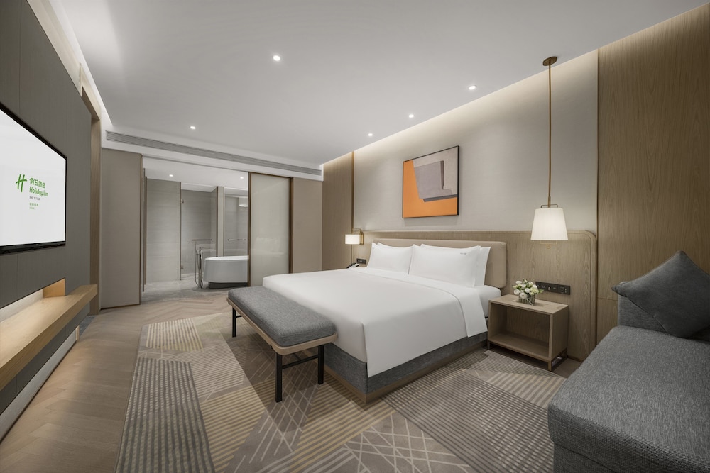 1 Bedroom, Suite, King Bed, Living Area, Smoking