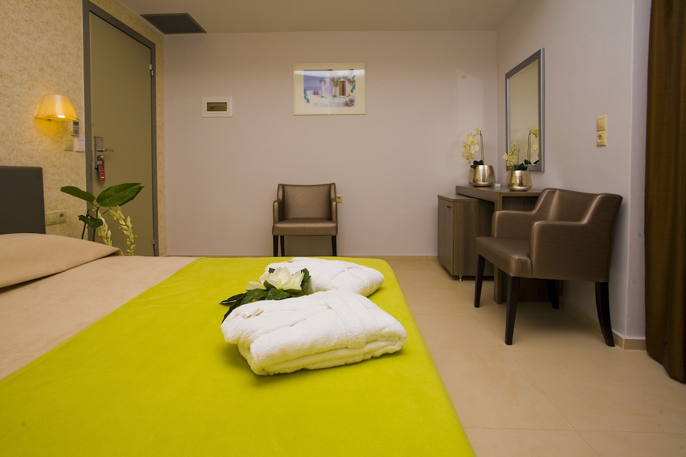 Astron Hotel 13/50