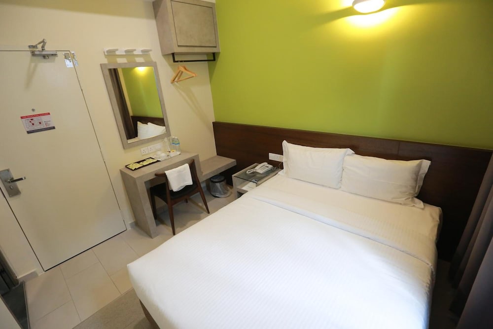 Pantai Regal Hotel 12/50