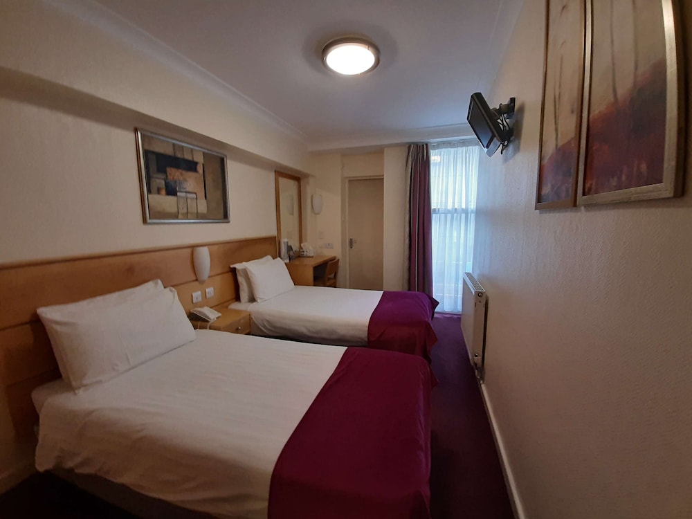Americana Hotel 24/60
