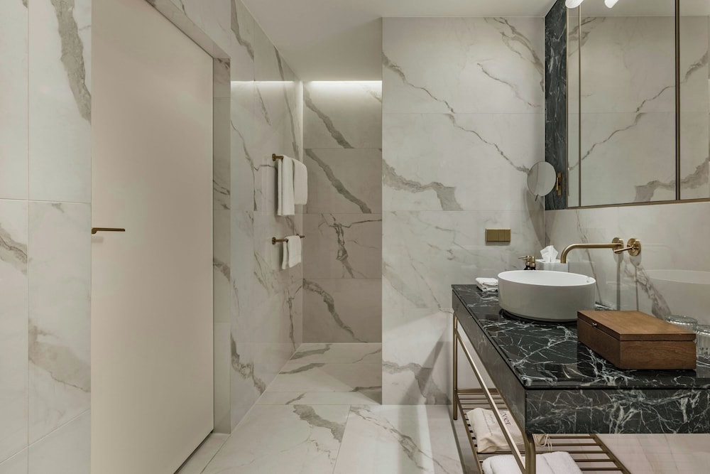 جناح بسرير كينج بإطلالة على الفناء، Stradom House, Autograph Collection 10/10