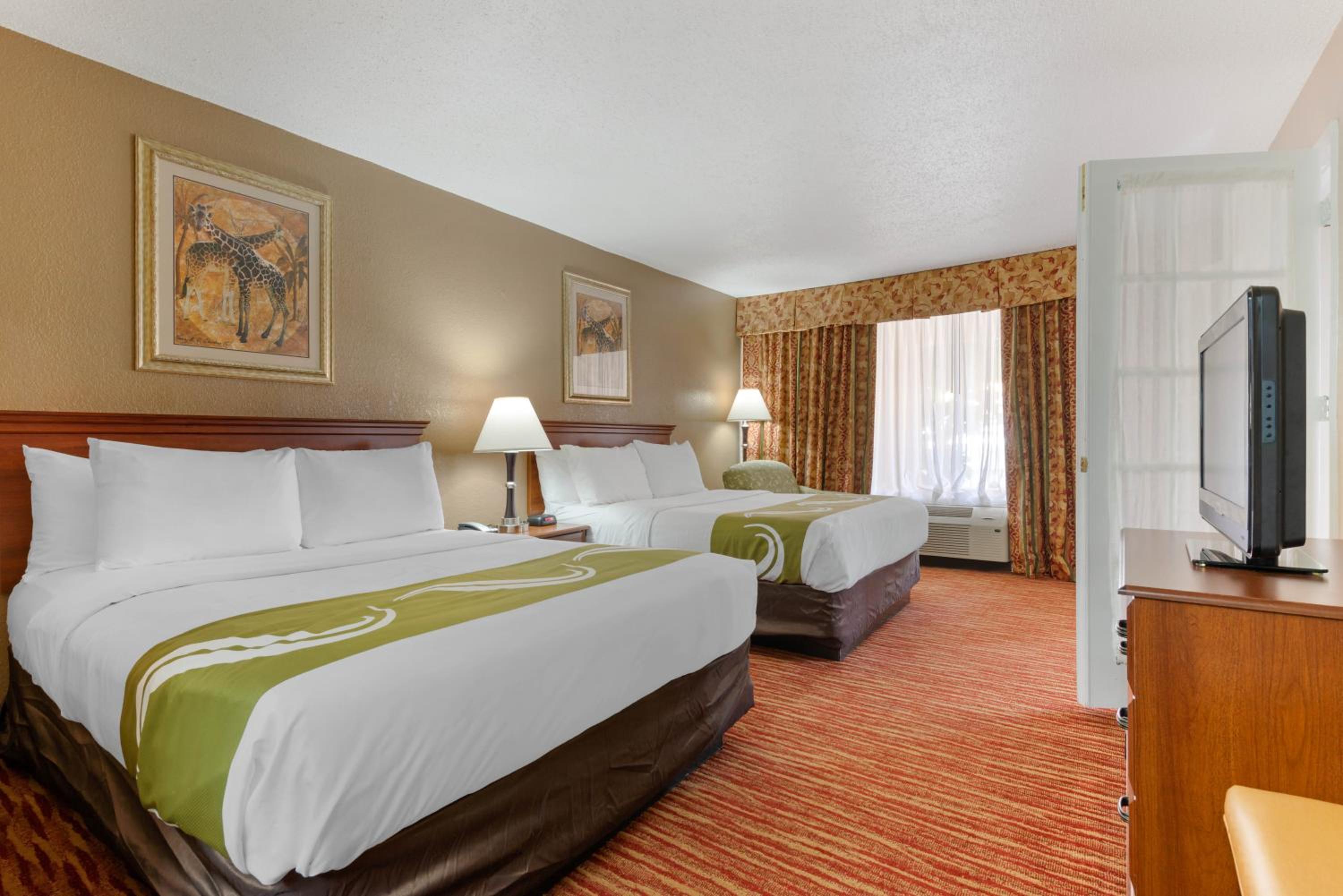 Suite, 2 Queen Beds, Sofa