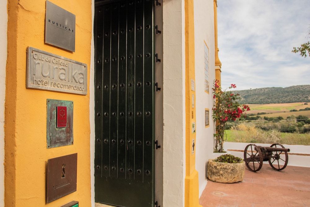 Hacienda El Santiscal - Adults Only 1/44