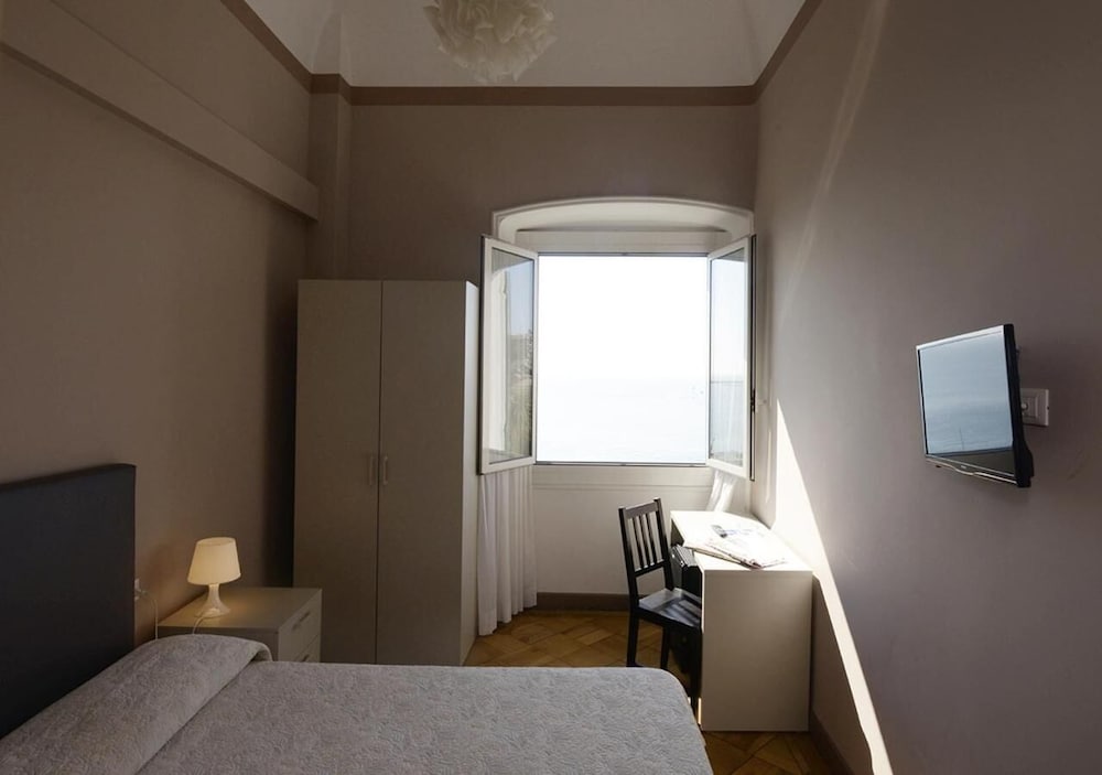 Grand Hotel Mediterranee 30/69