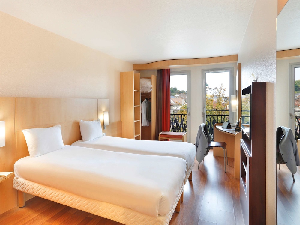 Ibis Etampes 17/69