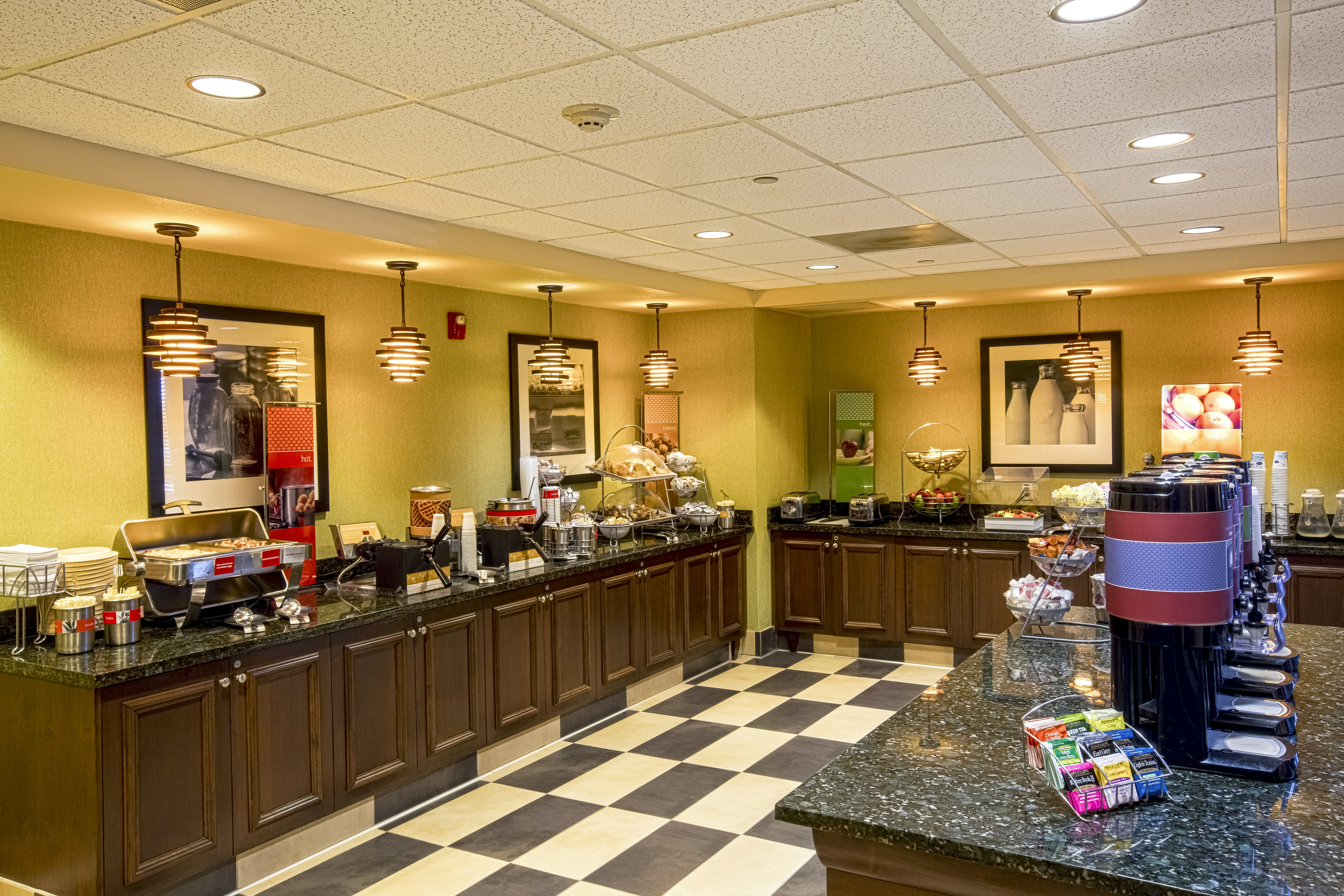 Hampton Inn and Suites Sacramento-Elk Grove Laguna I-5 49/50