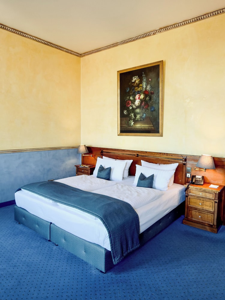 Palais, Double Bed