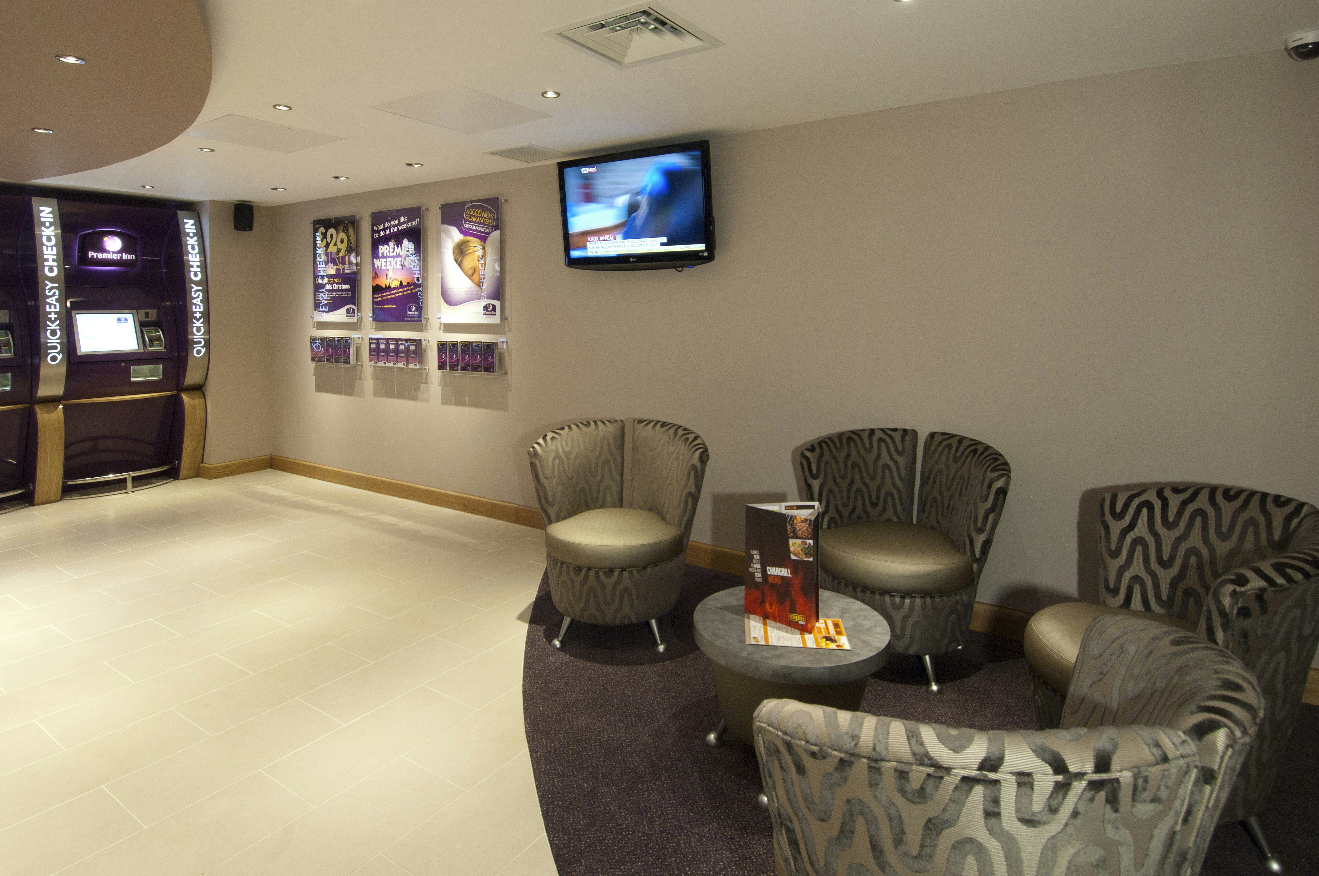 Premier Inn Swansea Waterfront 19/37