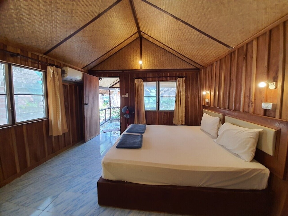 Kradan Beach Resort 7/48