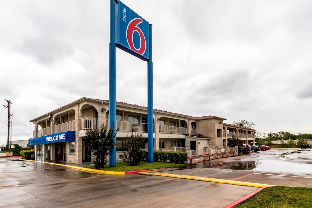 Motel6 San Antonio, TX - Frost Bank Center 35/44