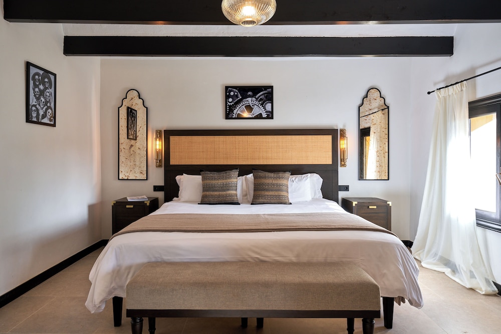 GRAND, SUITE, GARDEN VIEW, JETTED TUB