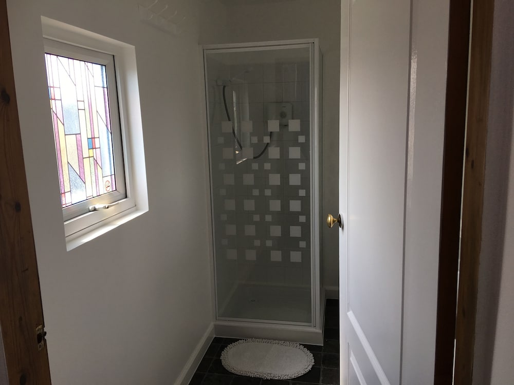 Whiteways Hotel 17/34