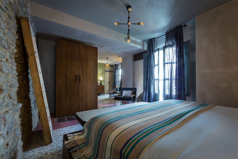 THE RIAD 2/28