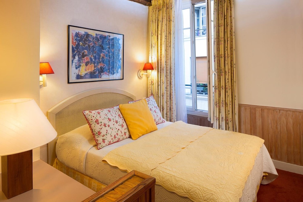 Hotel Du Cygne 8/31