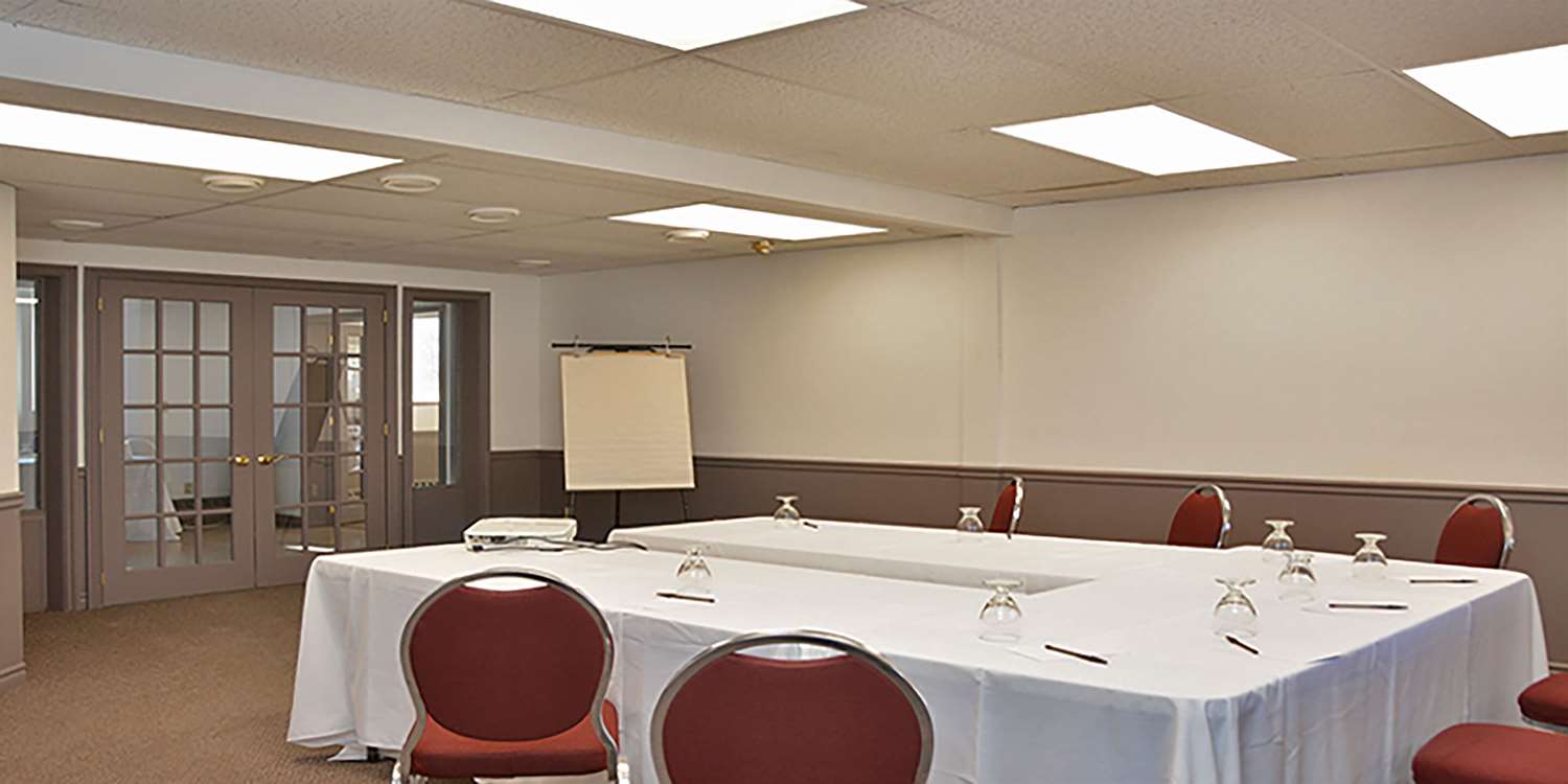 Isaiah Tubbs Resort & Conference Centre 18/20