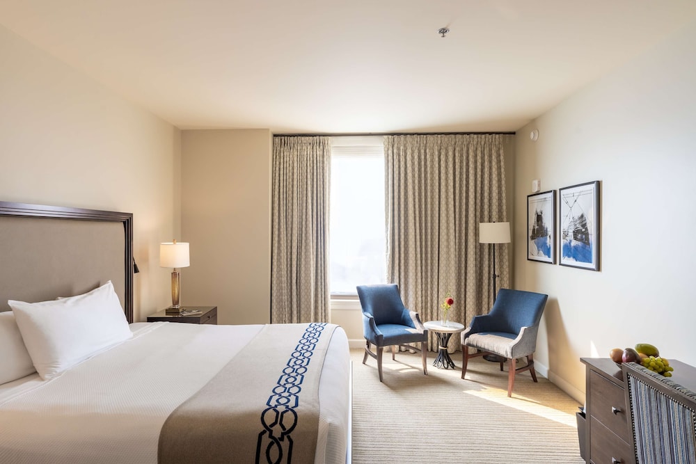 Deluxe, King Bed