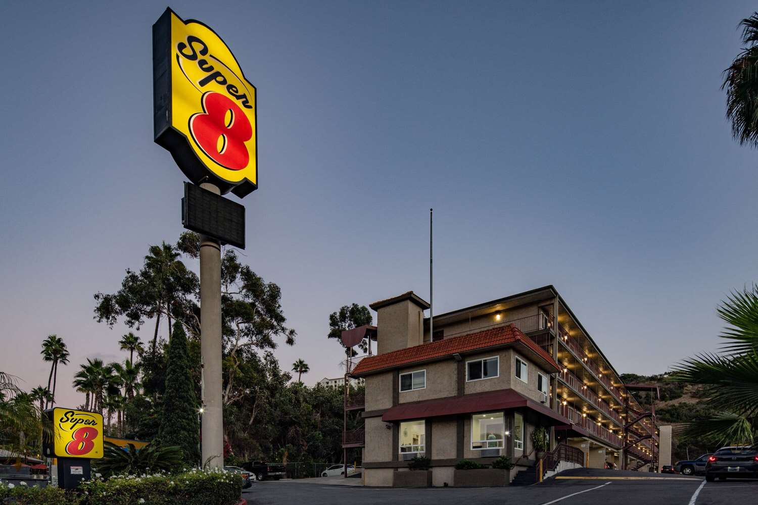 Super 8 by Wyndham San Diego Hotel Circle 4/58