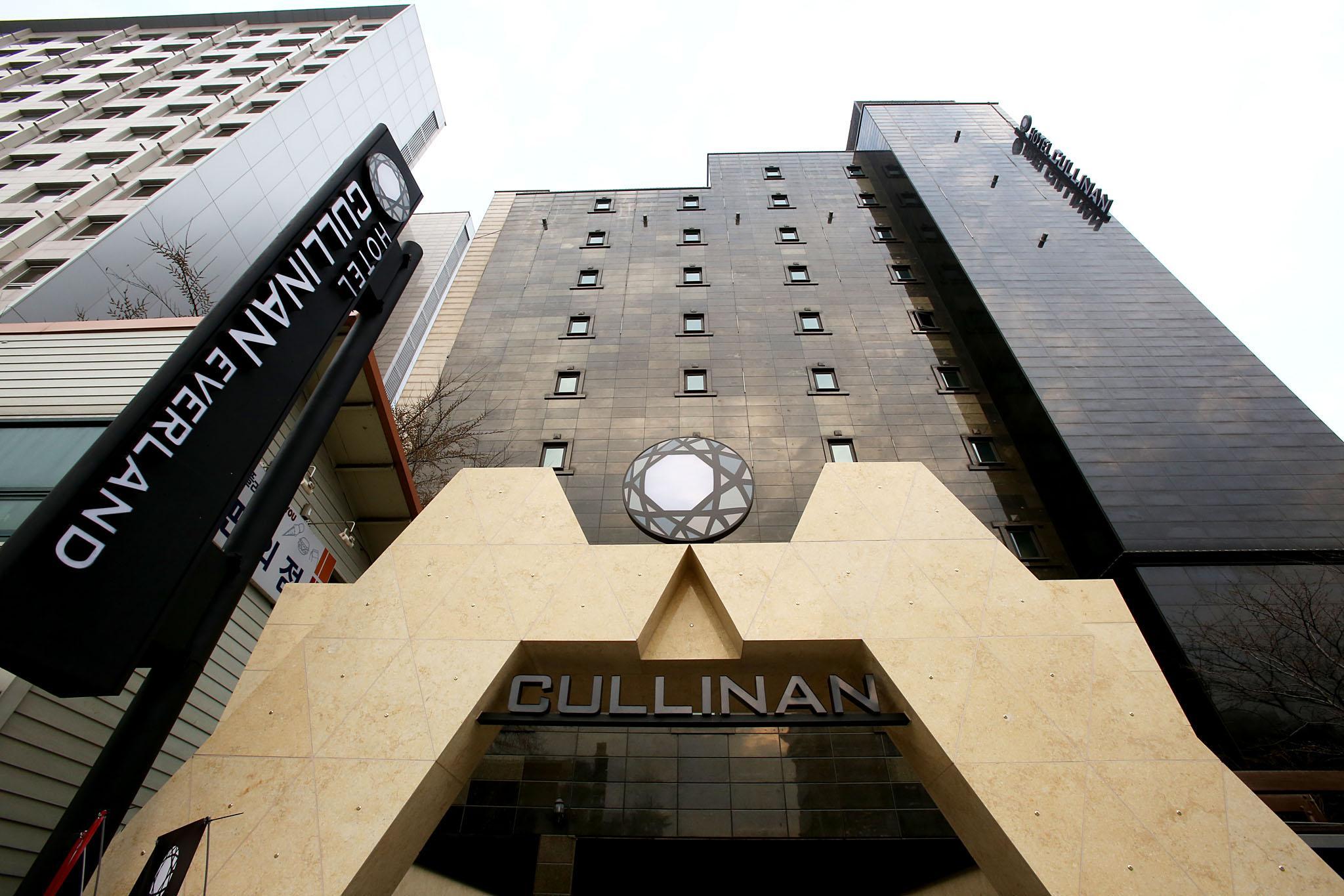 Hotel Cullinan Yongin in YONGIN