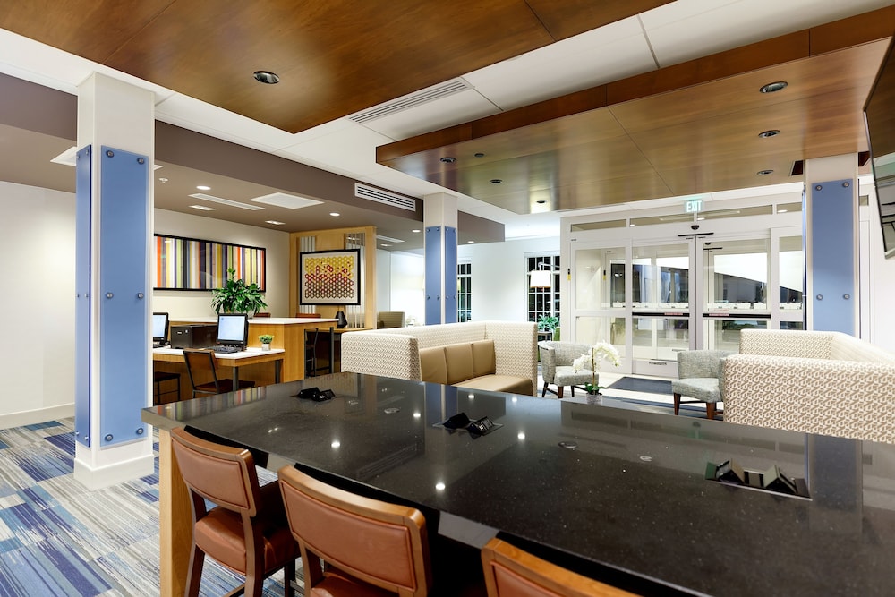 Holiday Inn Express Suites Sturbridge 27/54