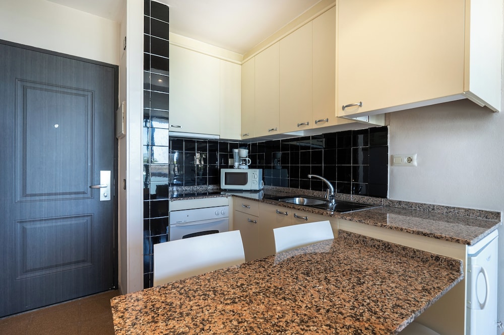 1 BEDROOM, ECONOMY, APARTMENT, TWIN BEDS, SOFA, BALCONY