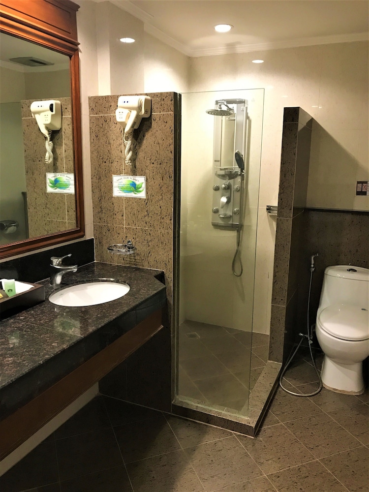 Savannah Resort Hotel 12/60