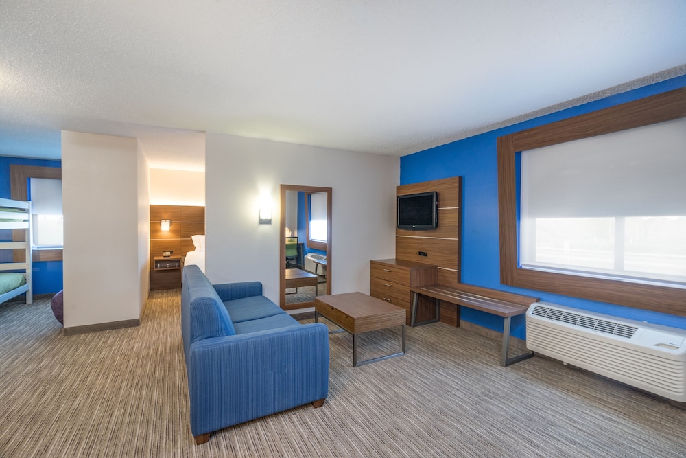 Holiday Inn Express Howe (Sturgis, Mi) 35/49
