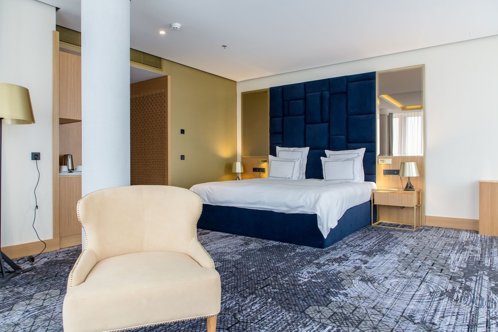 Swissotel Sarajevo 11/65