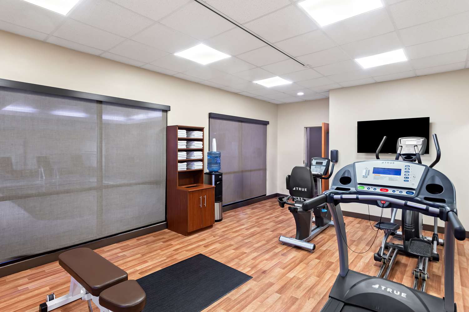 Comfort Suites Gulfport Central, MS 27/49
