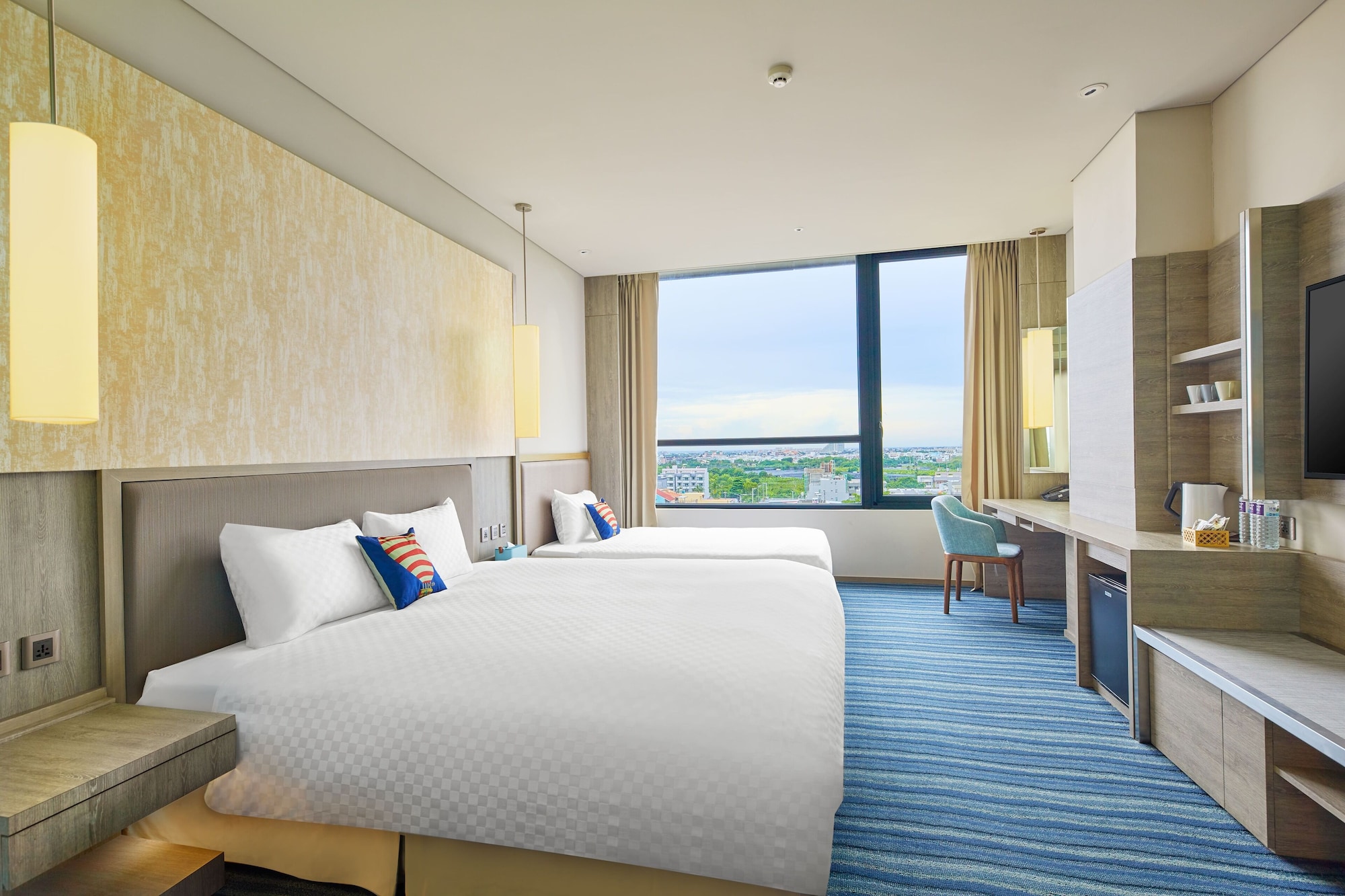 DISCOVERY, TRIPLE, 1 DOUBLE AND 1 SINGLE BED