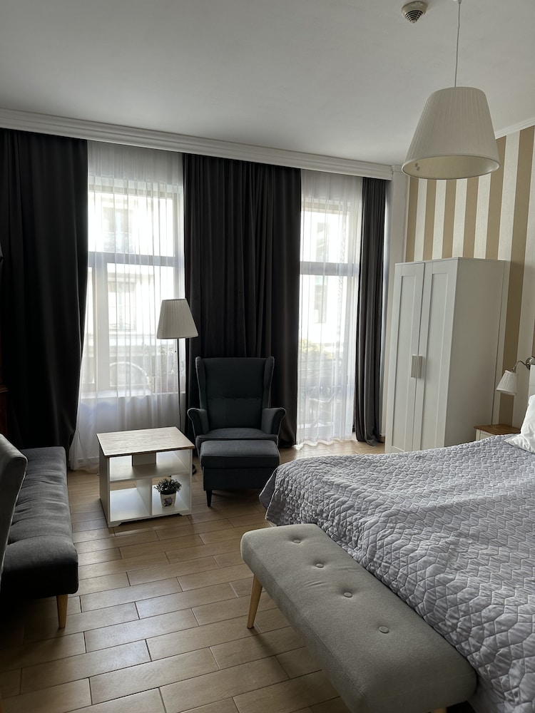 Art Hotel 9/50