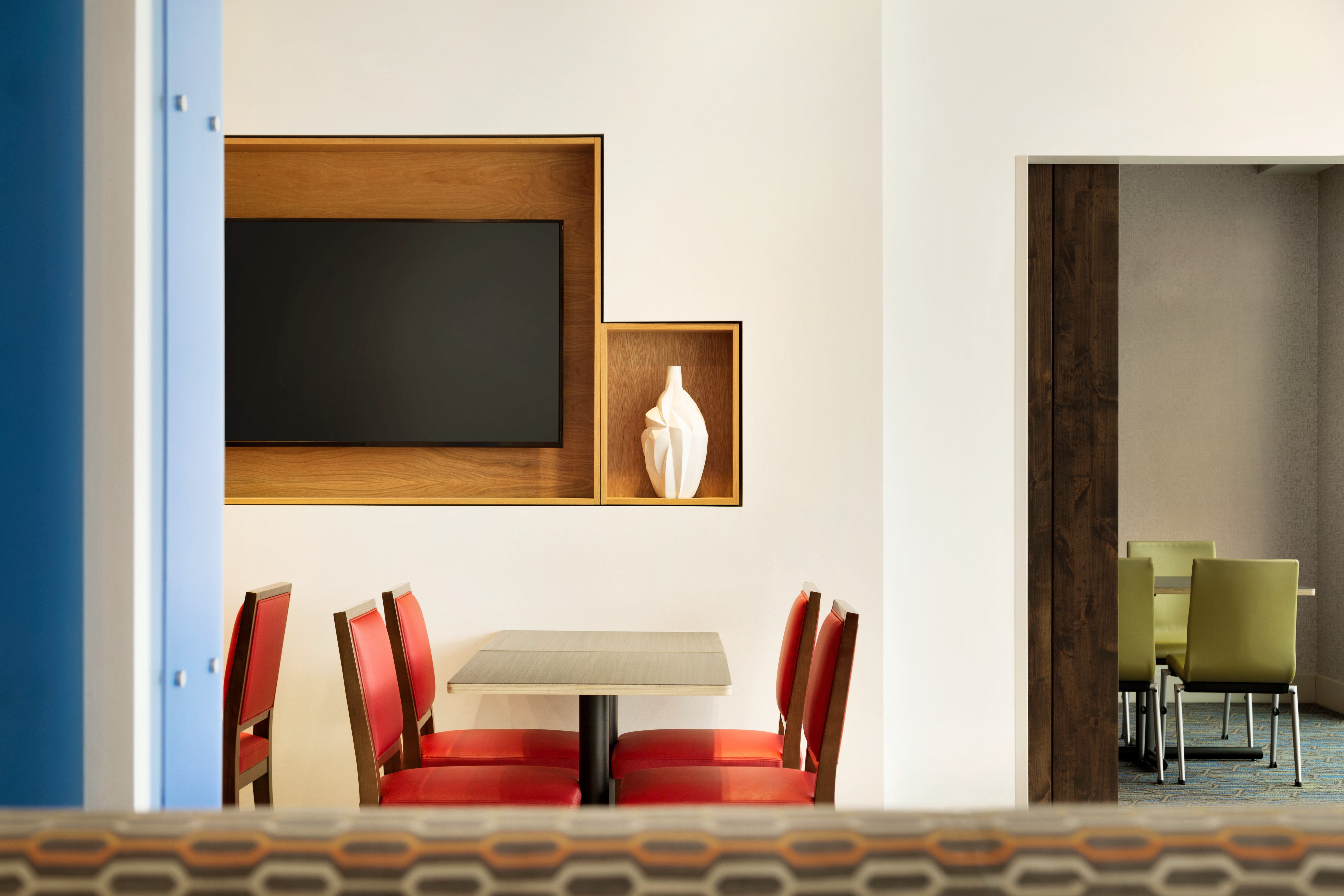 Holiday Inn Express Suites Savannah N Port Wentworth 7/40