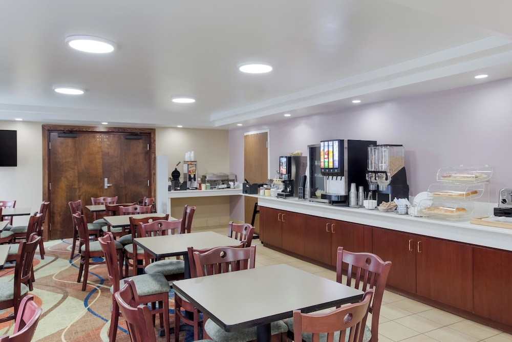 All Seasons Inn & Suites Smithfield Providence 24/36