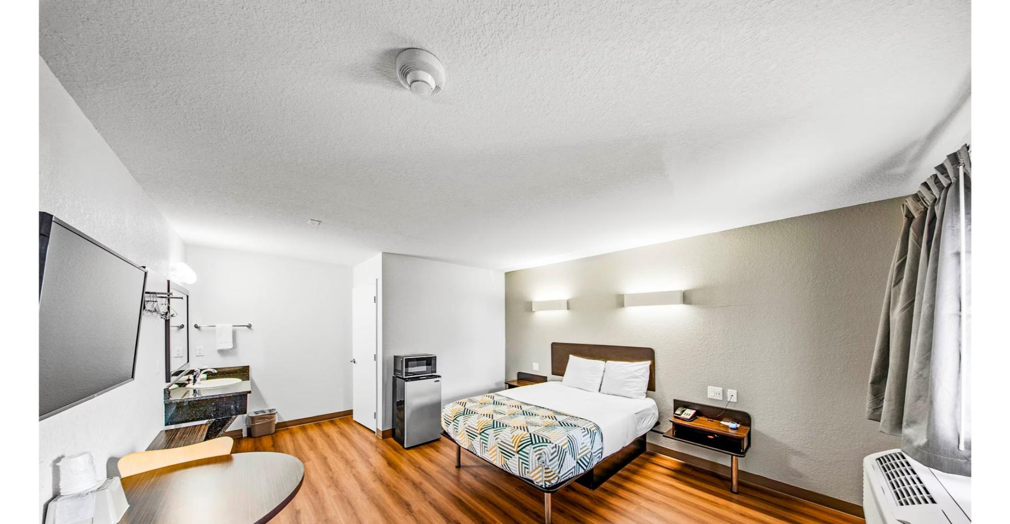 1 Queen Bed - Mobil Access Tub Nsmk Micfridg