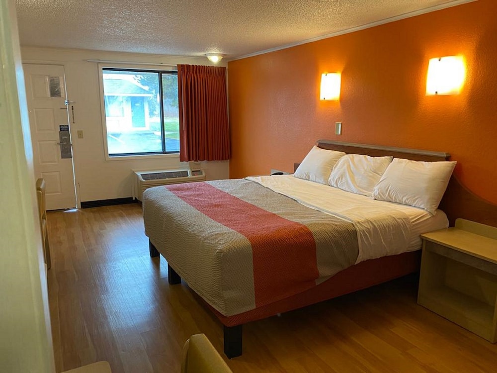 Standard, King Bed