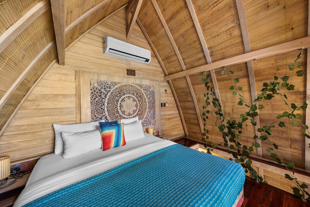 Loft, Premier, King Bed, Sofa