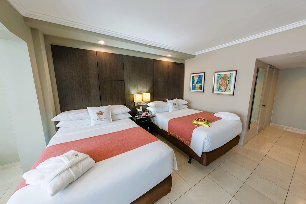 PREMIUM, 2 DOUBLE BEDS, CITY VIEW