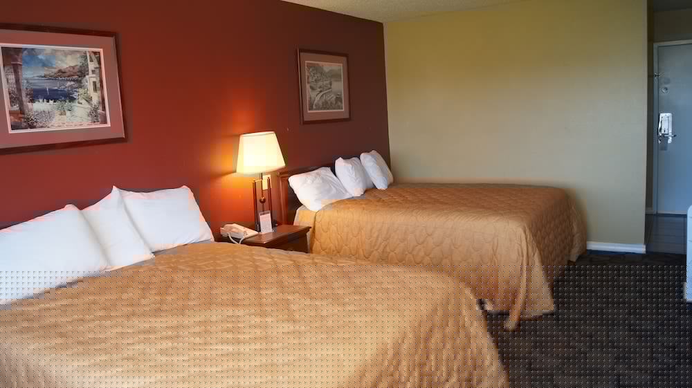 Holiday Lodge And Suites 23/46