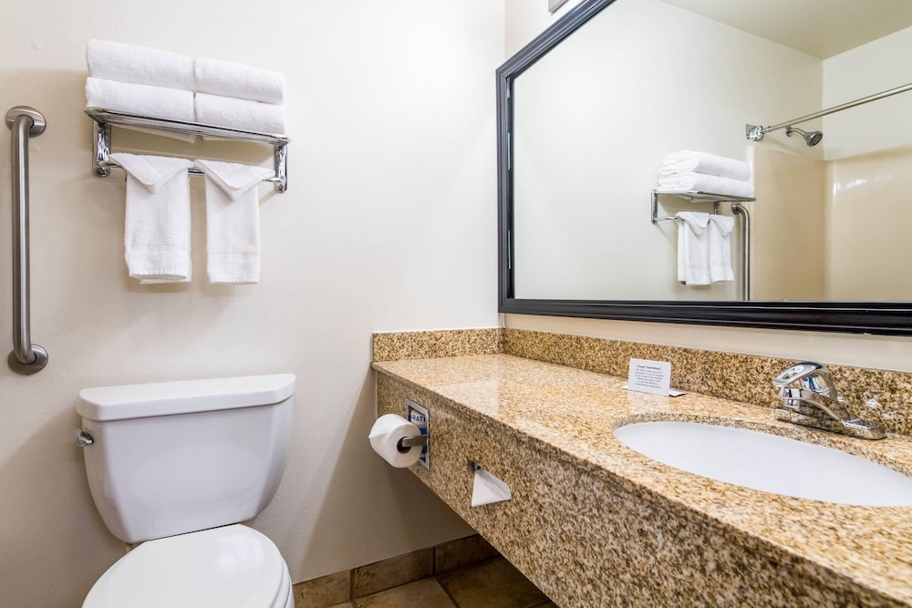 Quality Inn & Suites Lacey Olympia 66/66