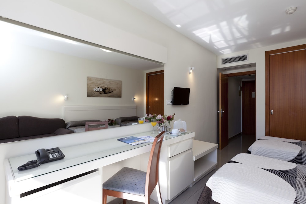 Marina Hotel 6/34