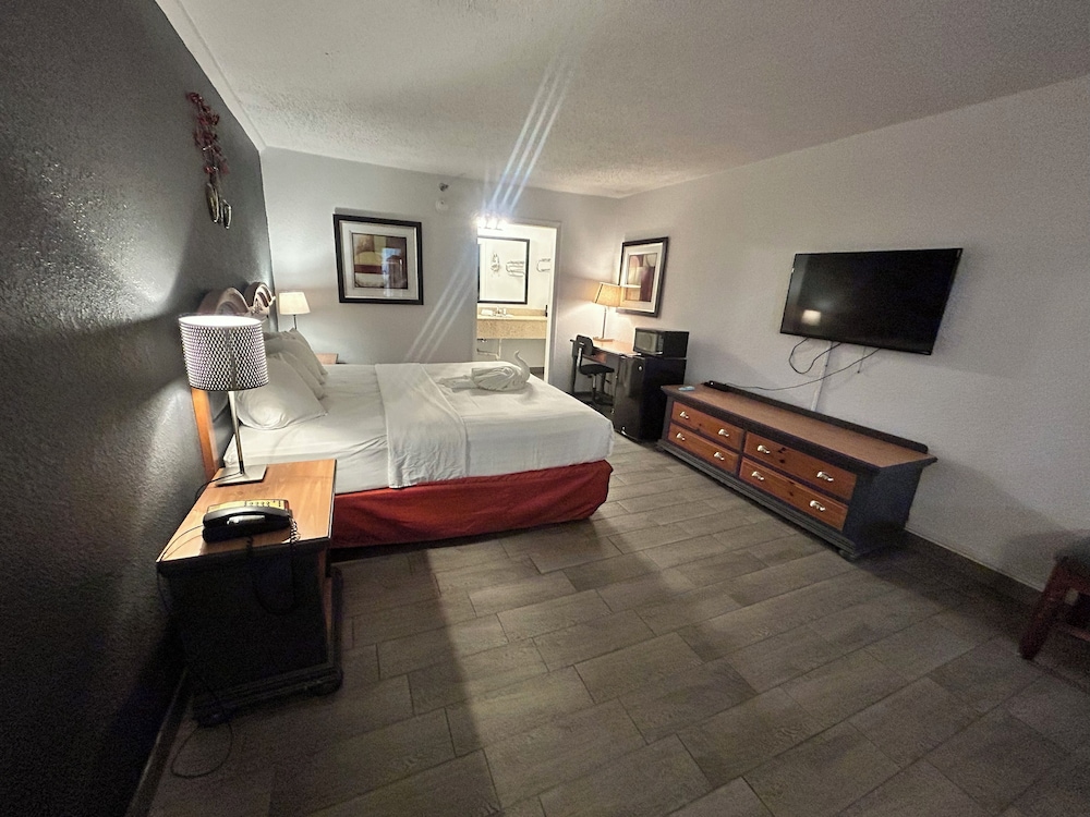 غرفة بسرير كينج للمدخنين، Suite Dreams Motel Mattoon I 57 5/10
