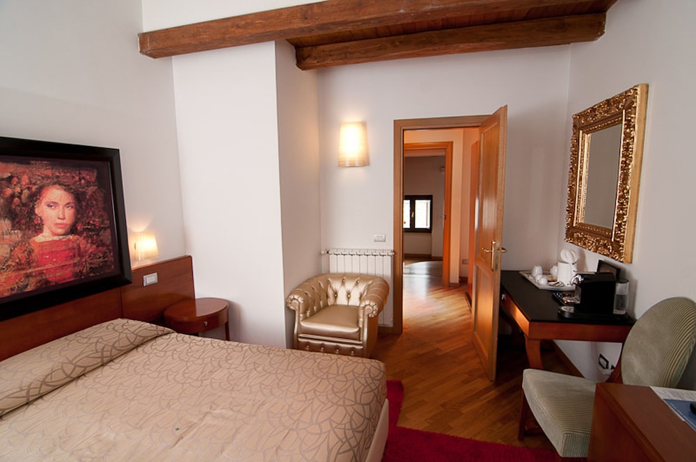 Saint Peter Six Rooms And Suites 23/67