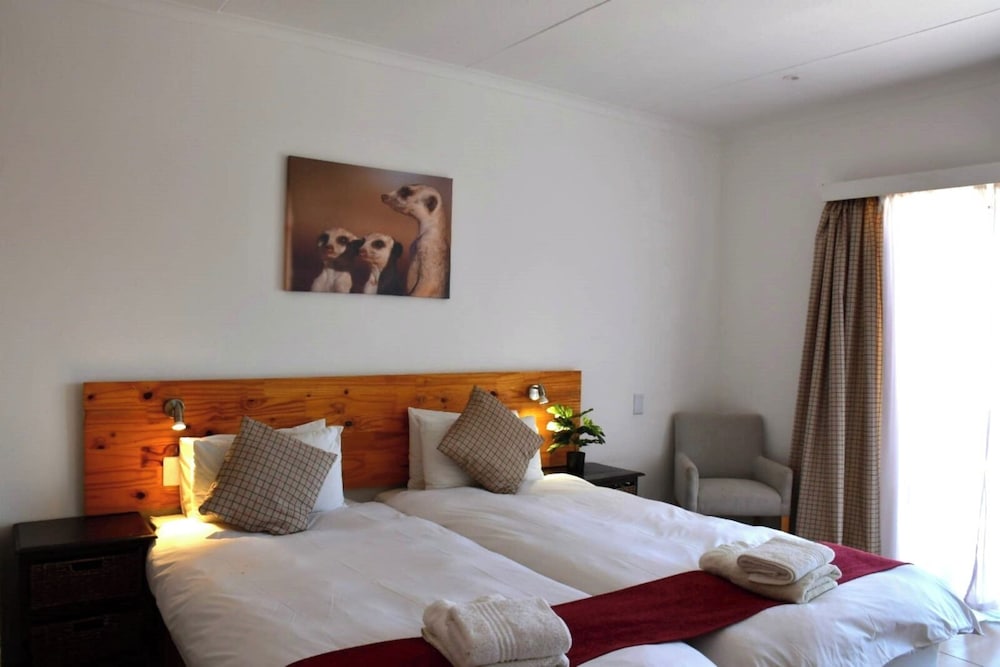 COMFORT, TWIN BEDS