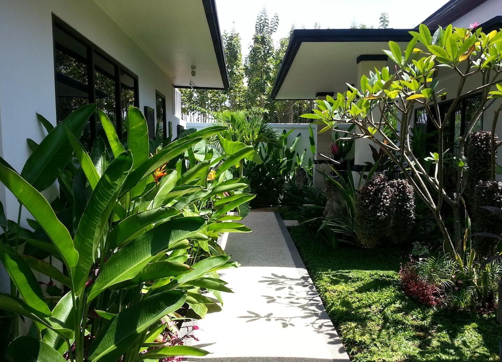 Kelapa Lovina Beach Villas 24/47